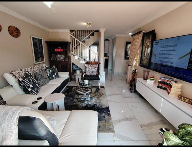 2 BEDROOM TOWNHOUSE FOR SALE IN UMHLANGA CENTRAL